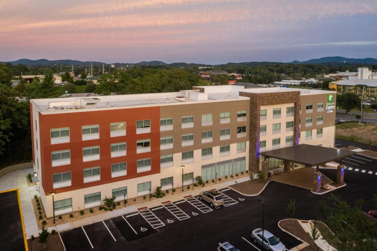 Holiday Inn Express & Suites - Roanoke - Civic Center Exteriör bild