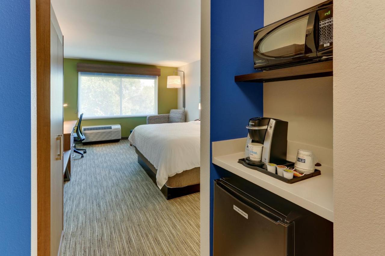 Holiday Inn Express & Suites - Roanoke - Civic Center Exteriör bild