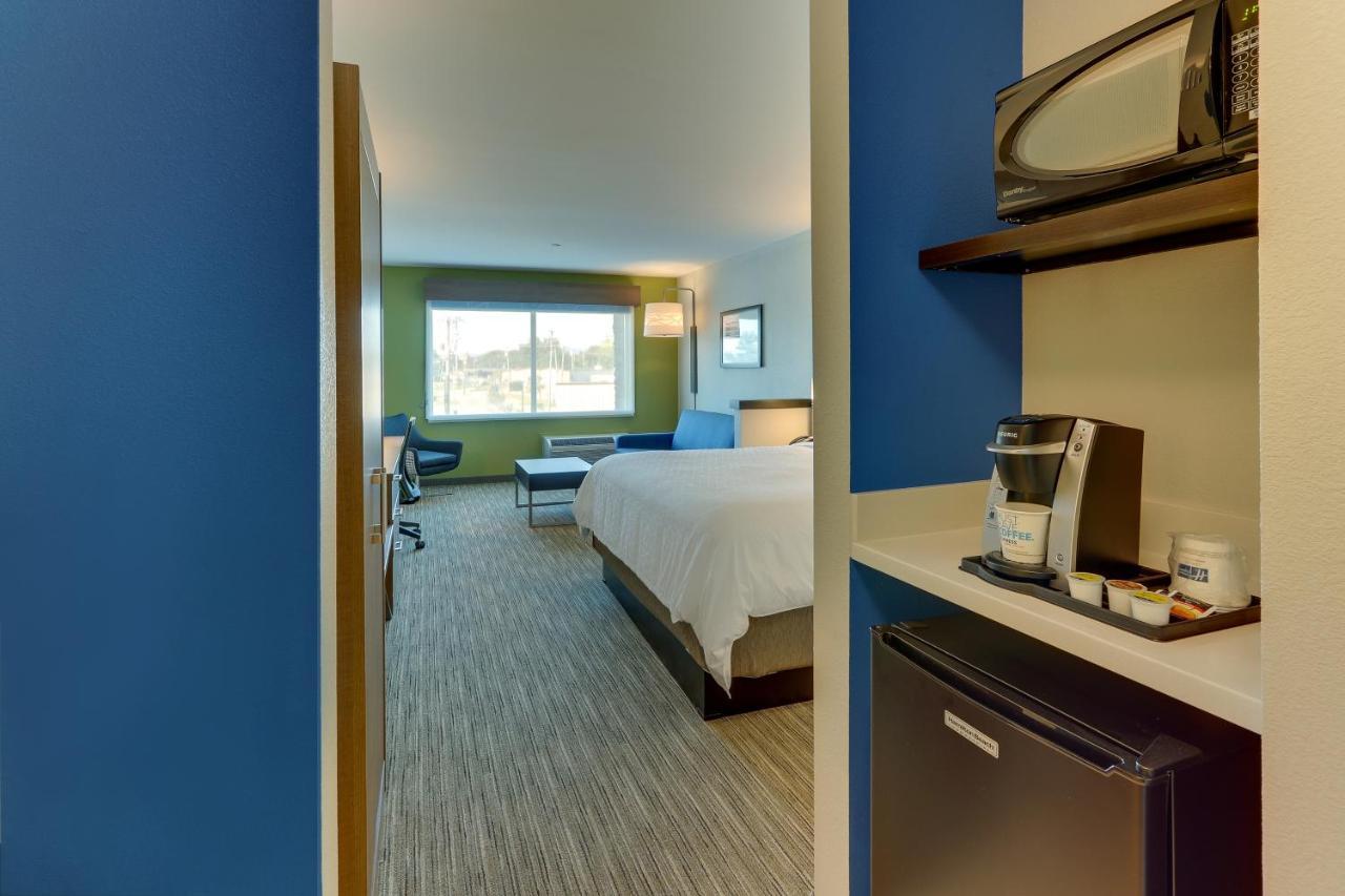 Holiday Inn Express & Suites - Roanoke - Civic Center Exteriör bild
